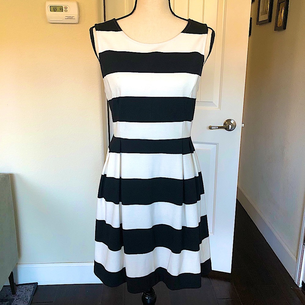 Black & White Stripe Sleeveless Dress - Pleated